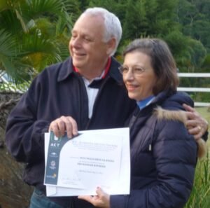 Sueli com diploma hipnose 2011